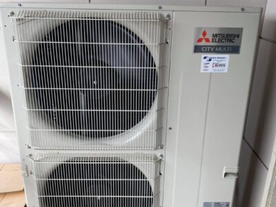 Unit&agrave; esterna di climatizzazione Mitsubishi Electric.